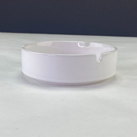 Vintage Canada Souvenir Maple Leaf Red White Ashtray 5 inch - Picture 7 of 8